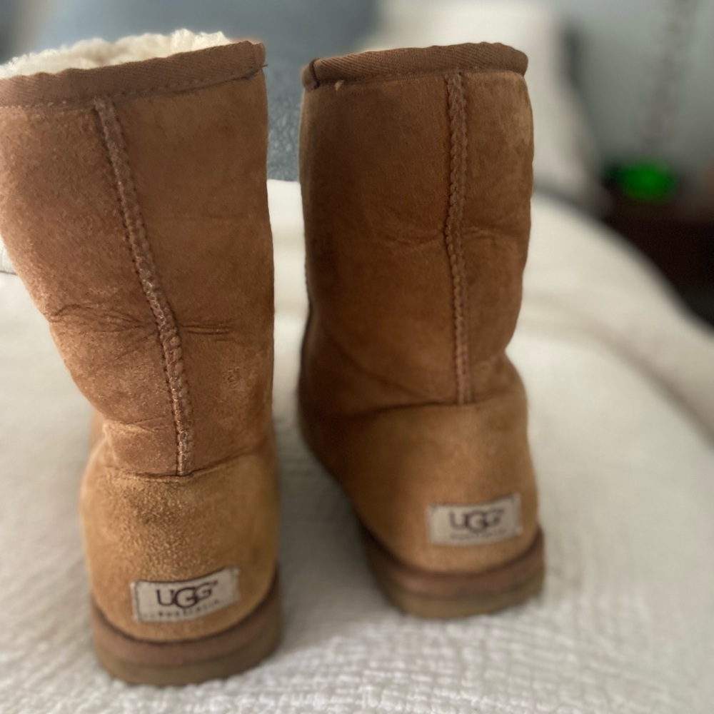 UGG boot chestnut classic short Size 11